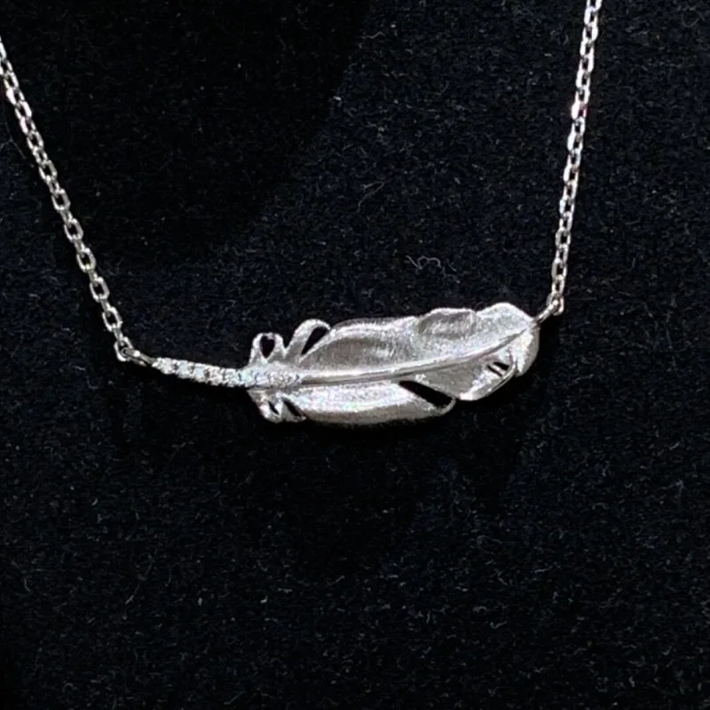 Minimalist texture feather pendant Light luxury brushed inlaid diamond necklace new in collar chain party jewelry