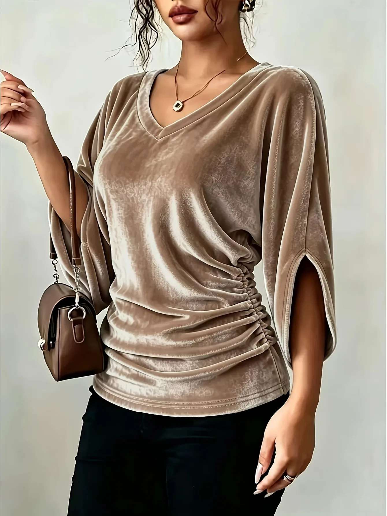 Plus Size Damen Samt-Oberteil mit V-Ausschnitt, 3/4-Ärmeln, elastischen Seitenpartien und Raffungen, einfarbige lässige Bluse – Detail 10