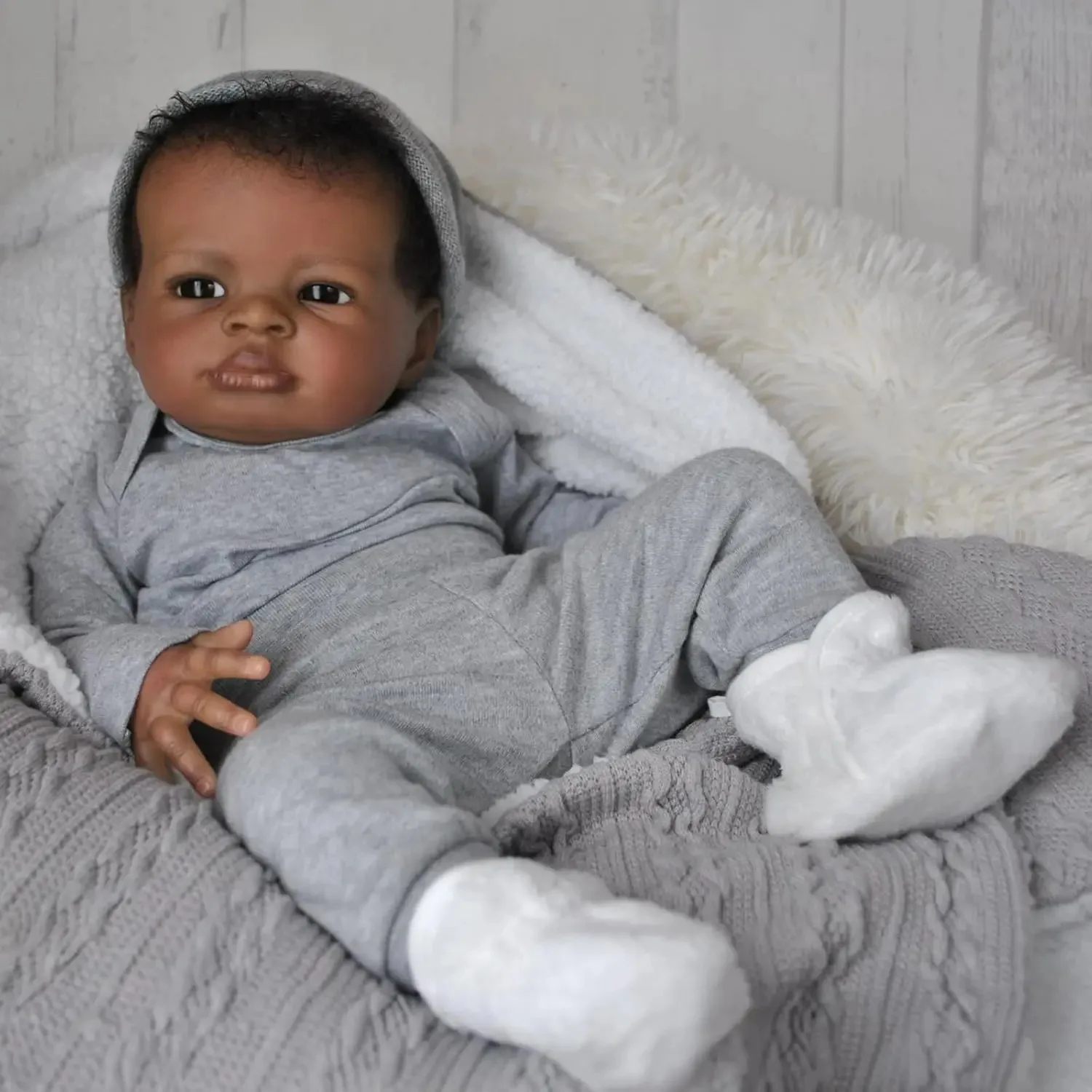 19 pollici Lanny Pelle scura Corpo in cotone morbido Peluche Realistico Reborn Baby Doll Strati multipli Pittura Pelle 3D con capelli radice a mano