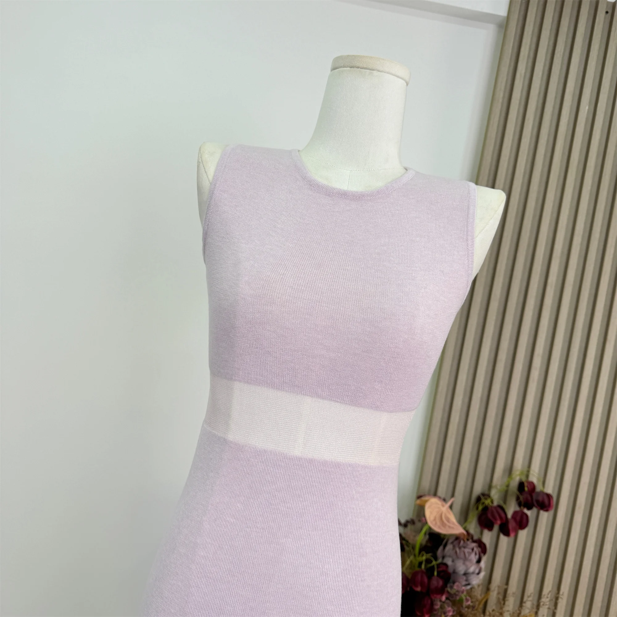 ผู้หญิงถักชุด 2025 ฤดูร้อน Hollow Out Slim Fit สีม่วง Sheath มุมมองตาข่ายยาว Vestidos N835