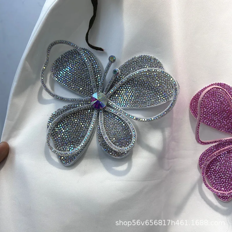 ชุดเซ็ตสองชิ้นสำหรับผู้หญิงแฟชั่น ลายดอกไม้ 3 มิติ ประดับเพชร เสื้อยืดแขนสั้นทรงหลวม + กางเกงยีนส์ทรงตรงเอวสูงขากว้าง