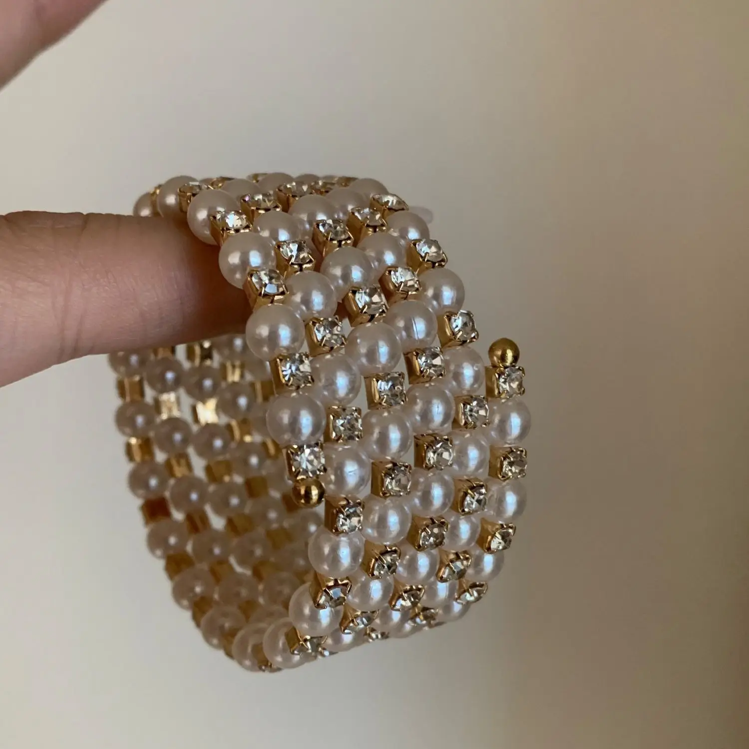 Flash diamond bracelet series, antique-looking golden bracelet, high-end daily stacking hot girl hand jewelry 2026 new style