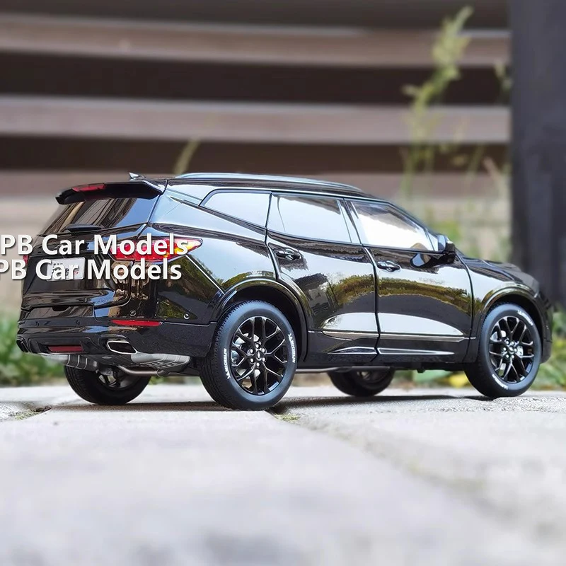 1: 18 Original SAIC GM Pioneer RS off-road vehicle SUV alloy simulation car model