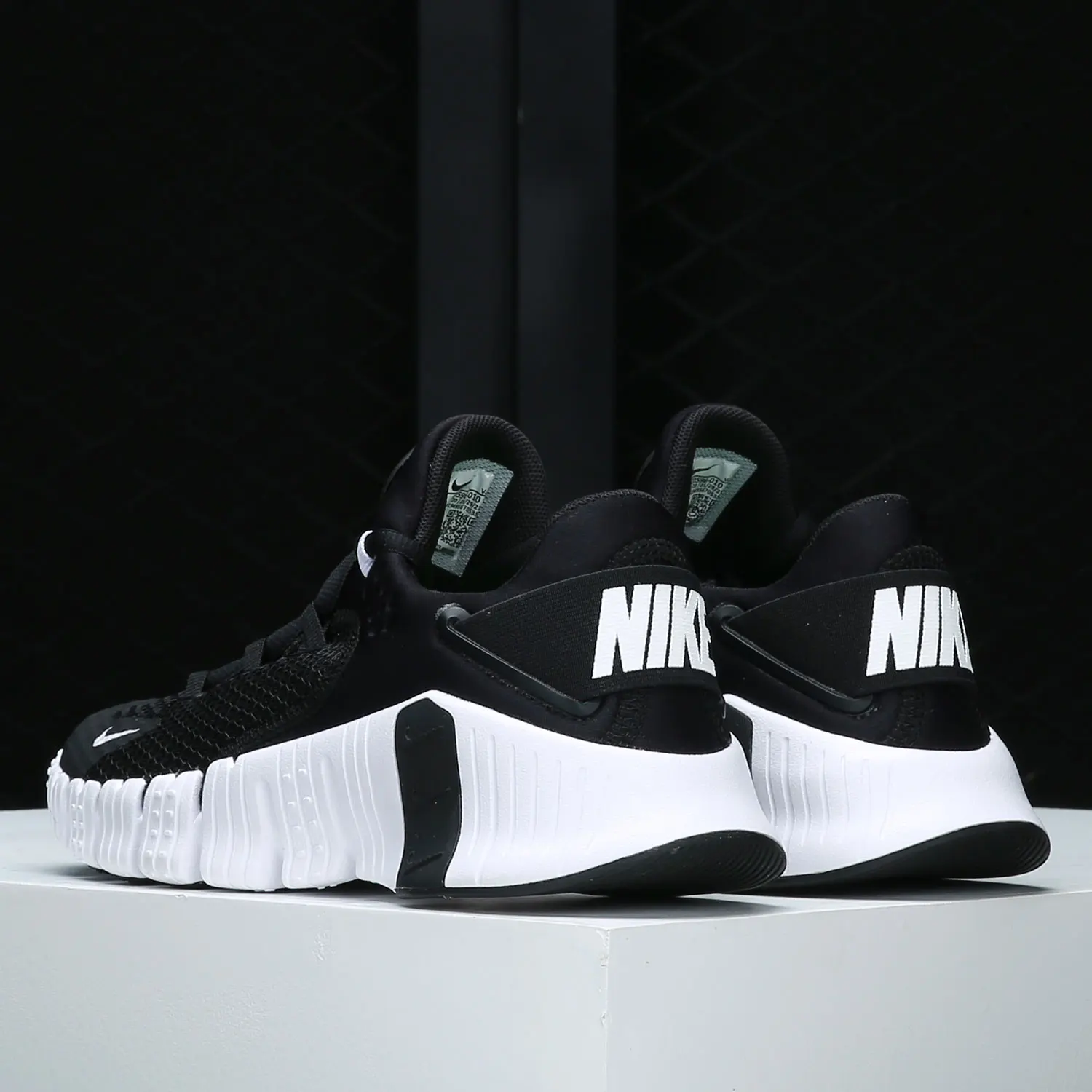 Nike Authentic Women's Free Metcon 4 Barefoot Breathable Cushioned Training Shoes CZ0596-010