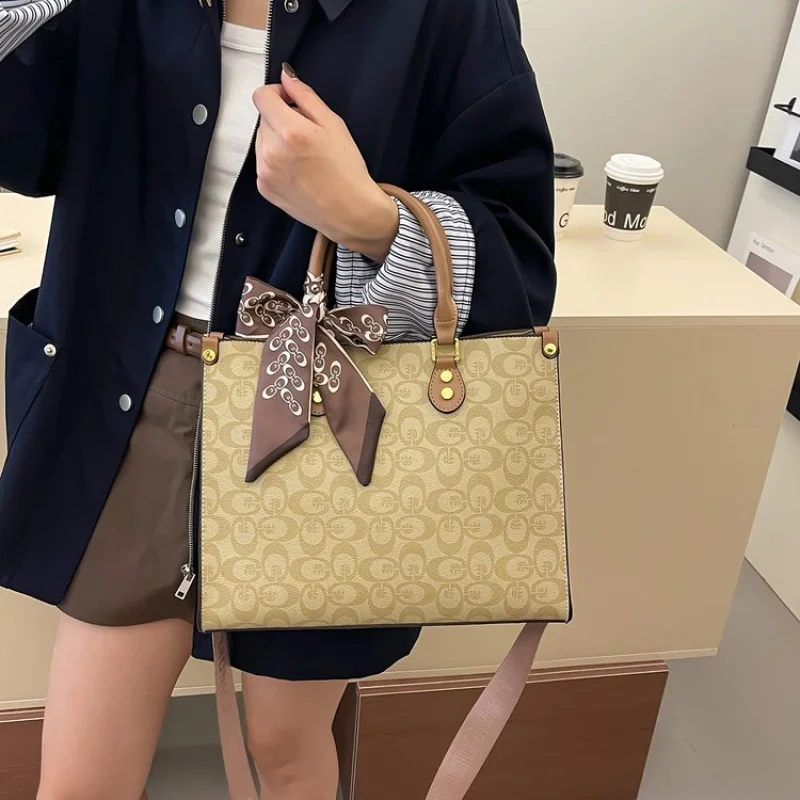 حقائب يد نسائية مصنوعة من الجلد المطبوع على المحيط، مظهر يومي أنيق عتيق مشهور من باريس ​