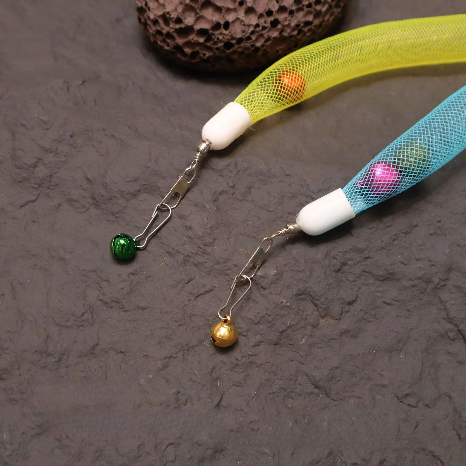 Elastisches Netzspielzeug mit Insekten-Simulation aus Kunststoff, interaktives Katzenspielzeug für Kätzchen – Detail 4