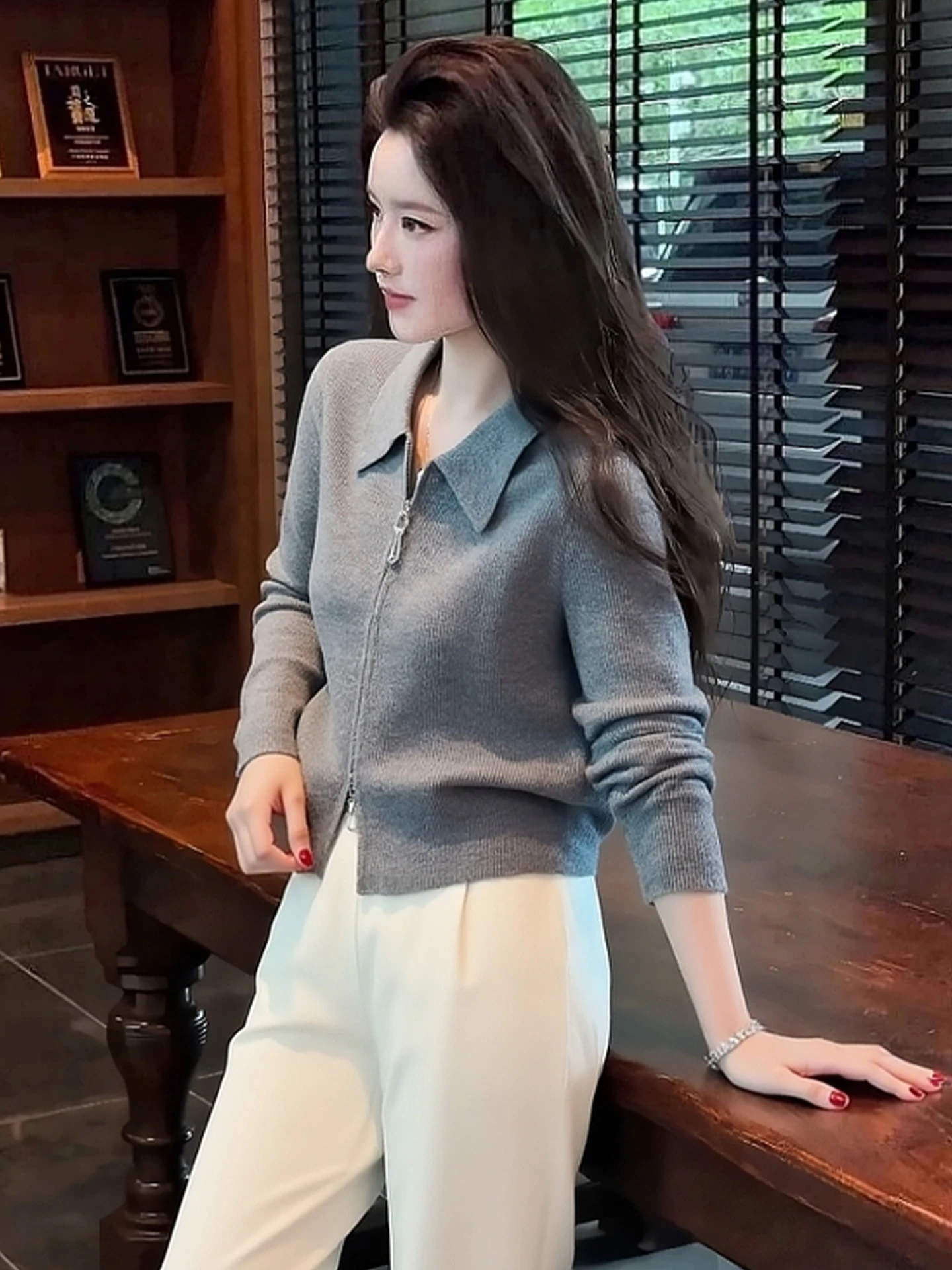 Commuter Soft Ey Aw… - image