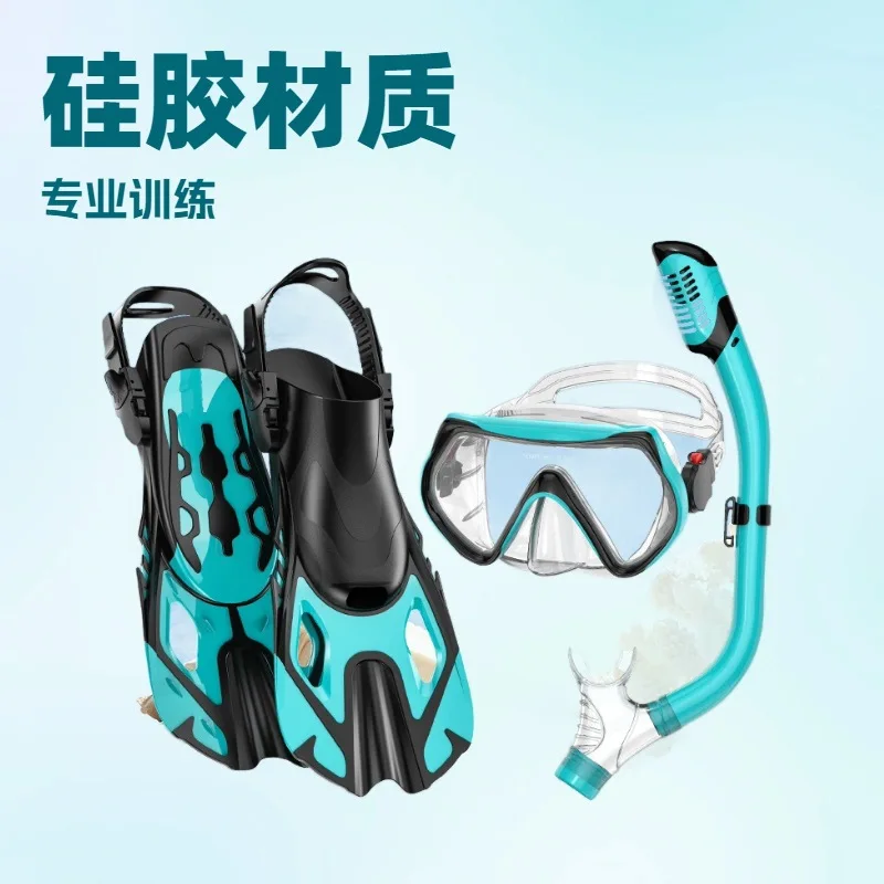 Новый детский комплект для подводного плавания из трех предметов: силиконовый трубка-шноркель, ласты и маска для дайвинга.