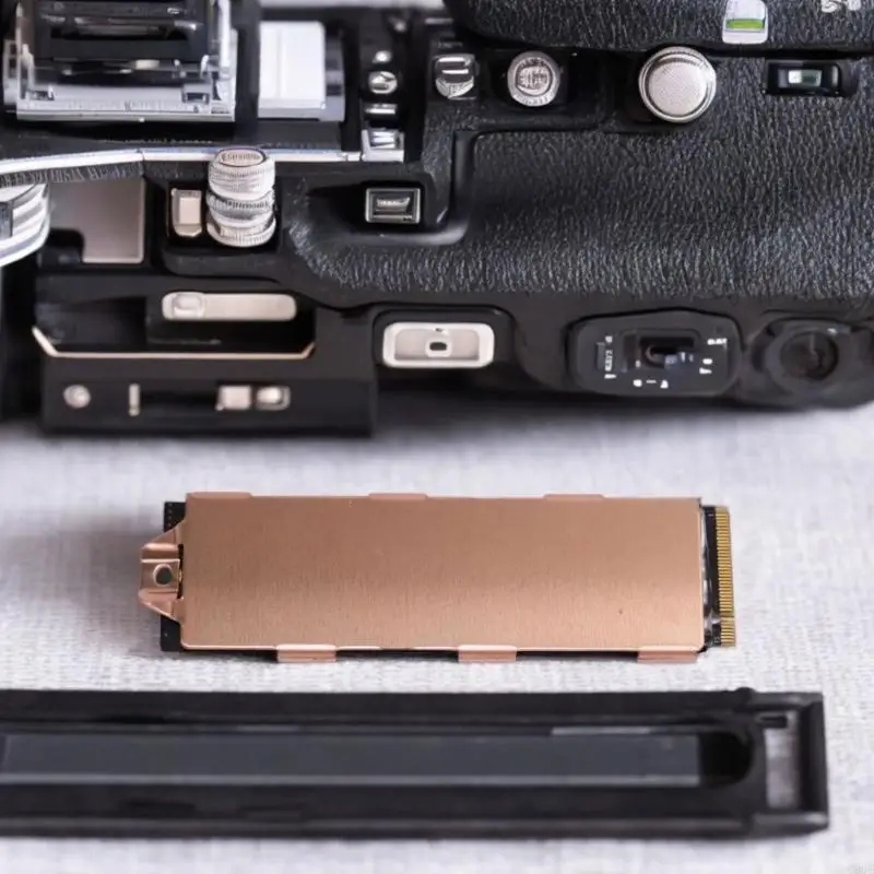 C90F 빠른 설치 SSD 냉각 갑옷 부식 내성 금속 향상 PC 성능