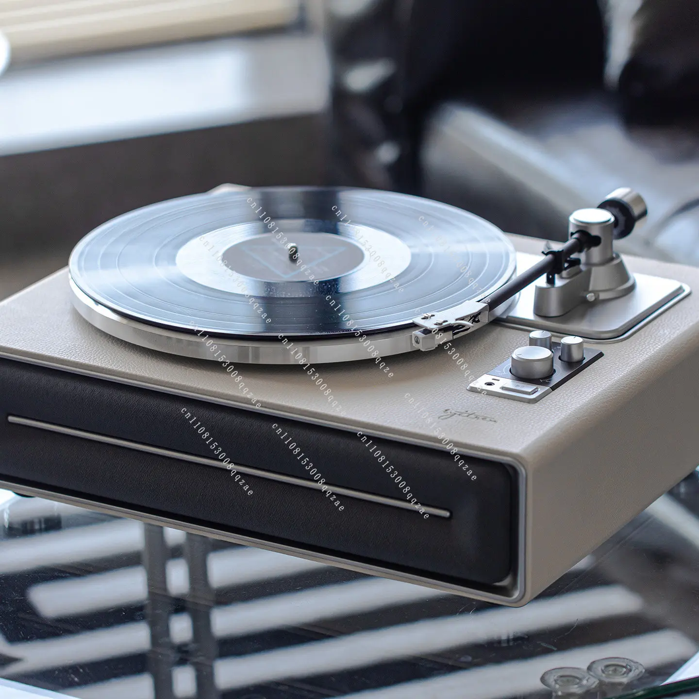 Vinyl Record Player, Retro Phonograph, Old-fashioned Film All-in-one Record Player