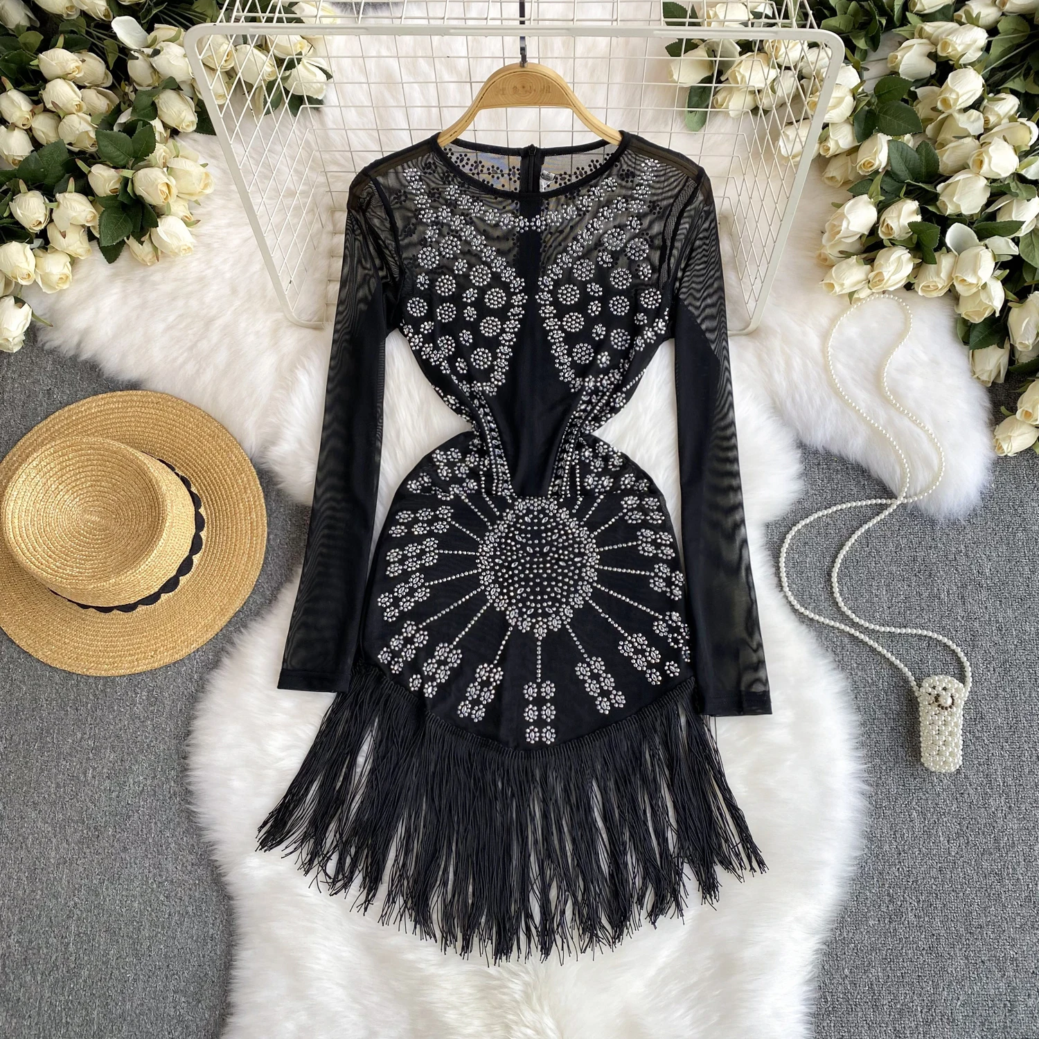 ชุดเดรสซีทรูประดับเพชรและพู่ห้อย ดีไซน์เซ็กซี่ สำหรับผู้หญิง สไตล์ฮอตสวีท สีดำ  สำหรับออกเดท ปาร์ตี้ ไนท์คลับ หรืองานกลางคืน