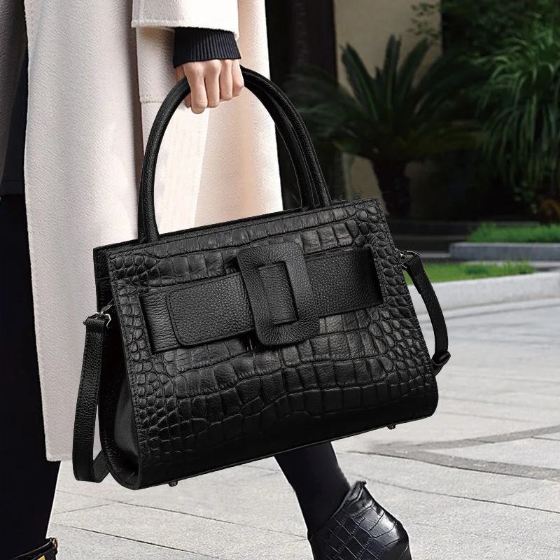 2025年新作 本革 レディース ショルダーバッグ、調節可能なストラップ付きのおしゃれで多用途なハンドバッグ、非常にシックで実用的 ​