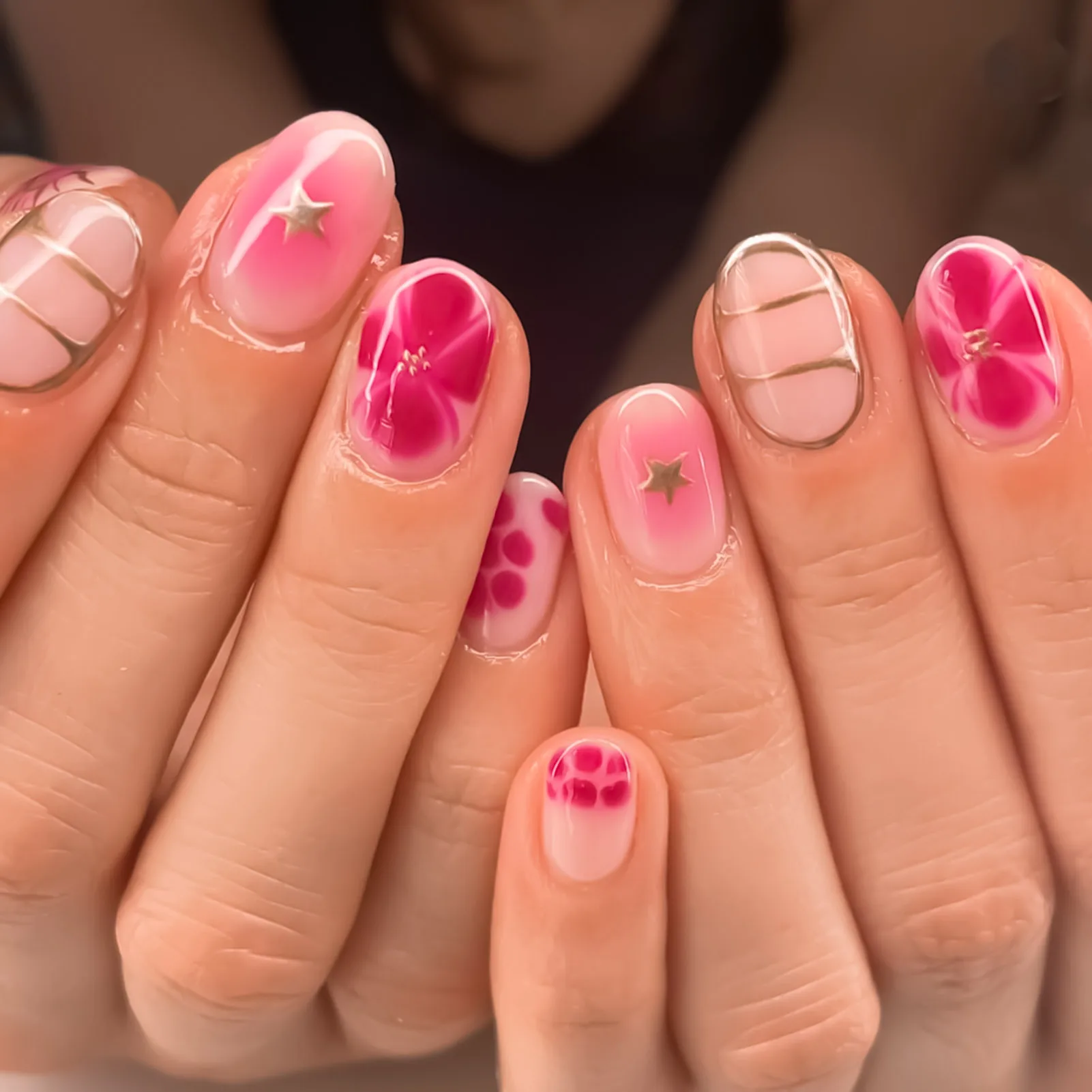 Wearable Cute Flower Stars Short Round False Nails 24pcs Almond Press On Nails Pink Blush French Fake Nails Fashion Y2k Nail Art