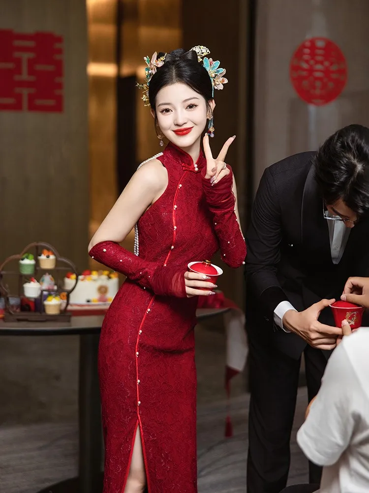

New Chinese-style red sleeveless cheongsam toasting dress engagement with a small tail