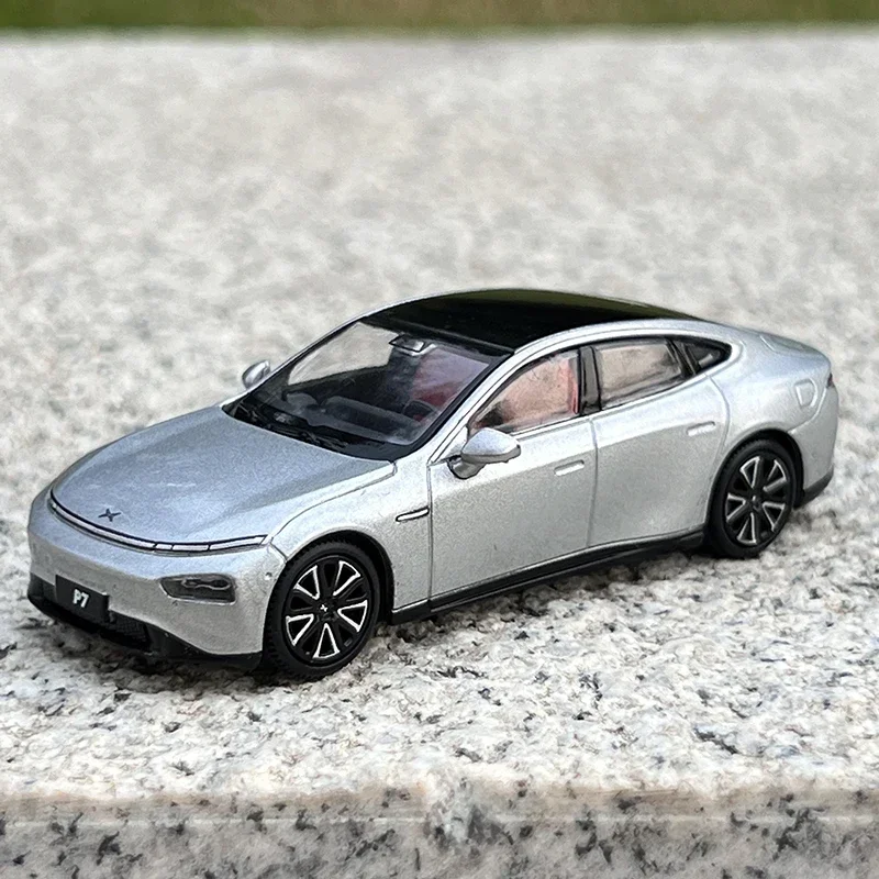 

1/64 Xpeng P7 электромобиль, модель автомобиля из сплава, литая под давлением маленькая масштабная миниатюрная модель автомобиля, украшения