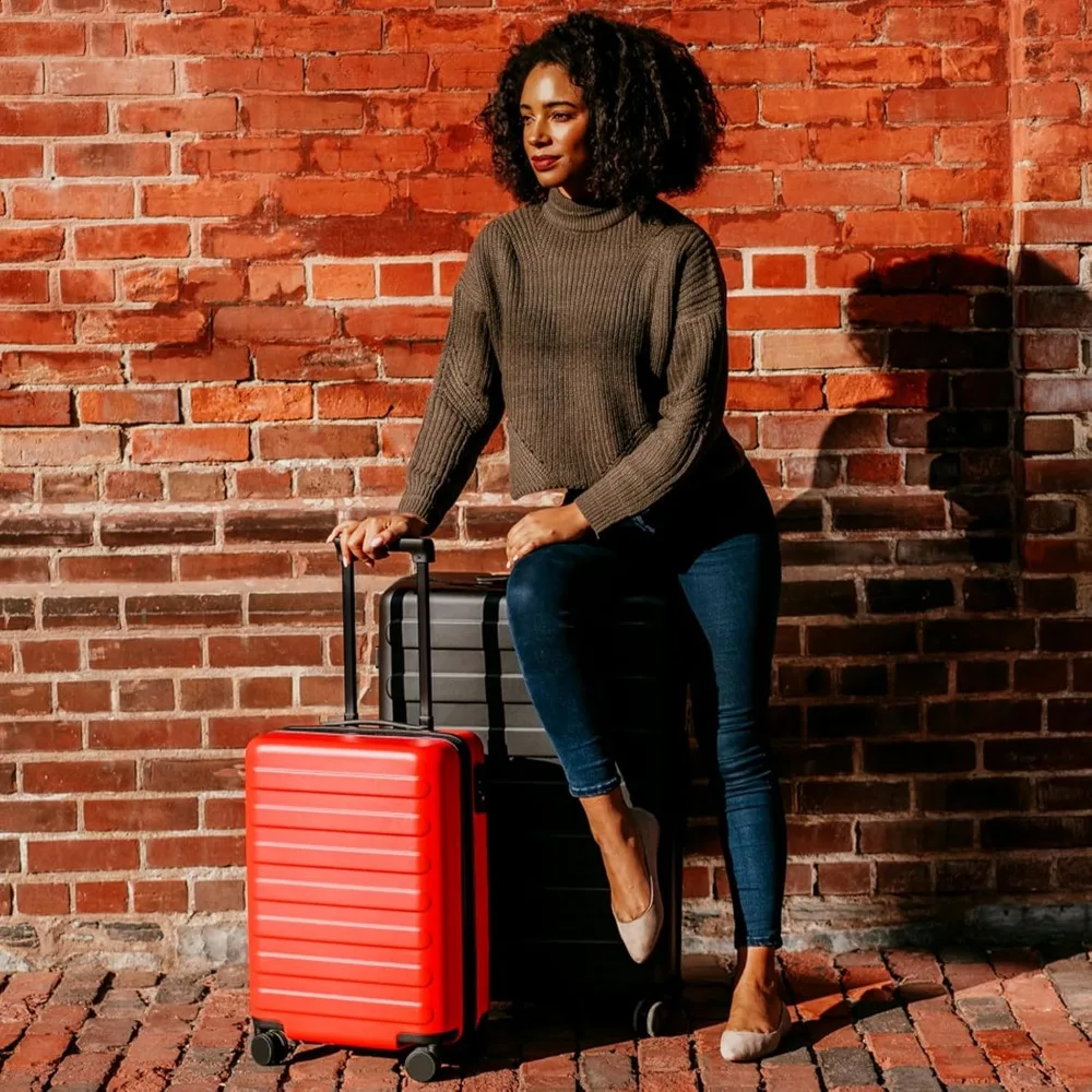 Lightweight 28 Inch Hard Shell PC Luggage with Smooth Spinner Wheels - Large Checked Suitcase for Travel