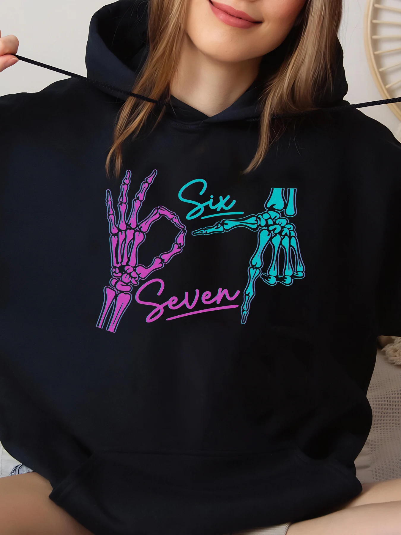 

Толстовка с капюшоном с принтом «Скелет руки шесть семи» на Хэллоуин, повседневная одежда, черный, большой размер, большой размер