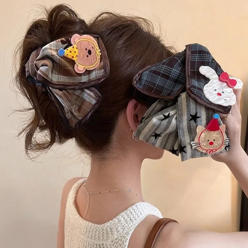 

Cute cartoon hair clip for women's new spring and summer high-end style, with a shark clip for hair on the back of the head