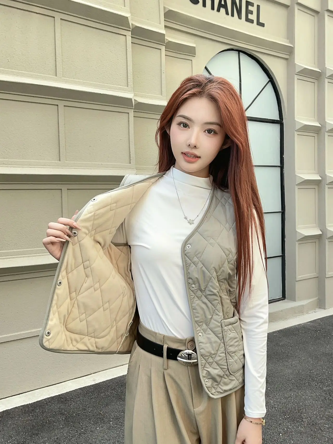 

2025 Women Thicken Sleeveless Vest Jackets Outdoor Button Windproof Warm Inner velvet coat Casual Pocket Quilted Streetwear Tops