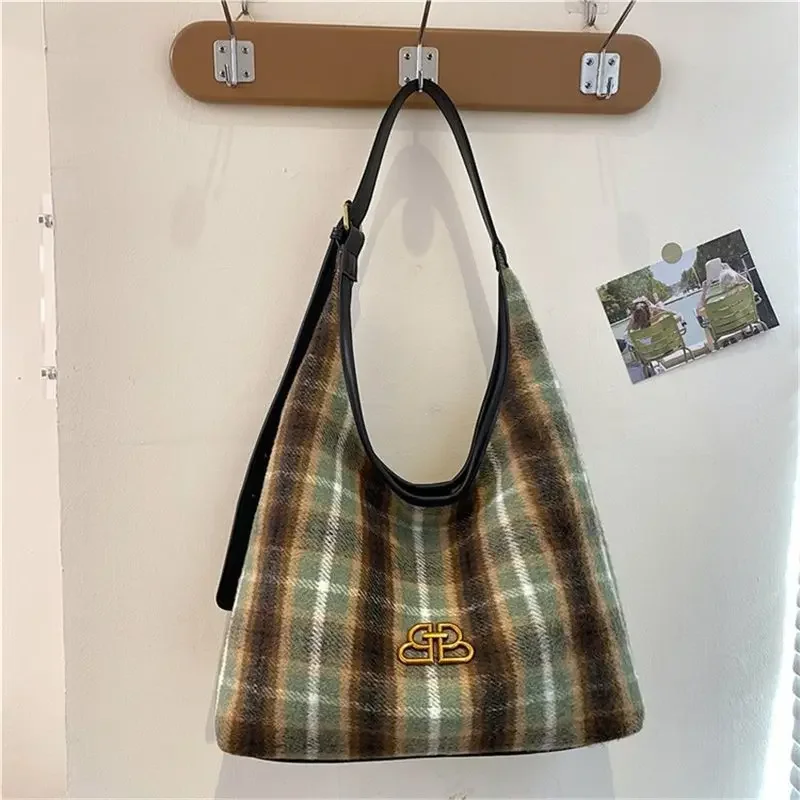 

2025 Women's New Niche Retro Plaid Woolen Tote Backpack Large Capacity College Casual Bag