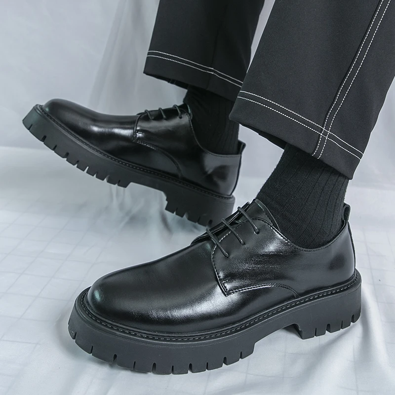 

Мужские деловые повседневные кожаные туфли, мужские корейские шикарные модные модельные туфли в стиле Харадзюку высокого качества на платформе, свадебные кожаные модельные туфли