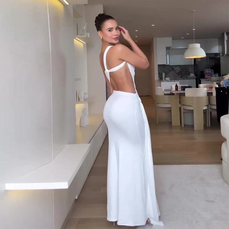 فستان نسائي صيفي أبيض ميدي رقبة غير متماثلة وخصر مقصوص بدون ظهر بقصة ضيقة موضة أنيقة 2025 وصول جديد