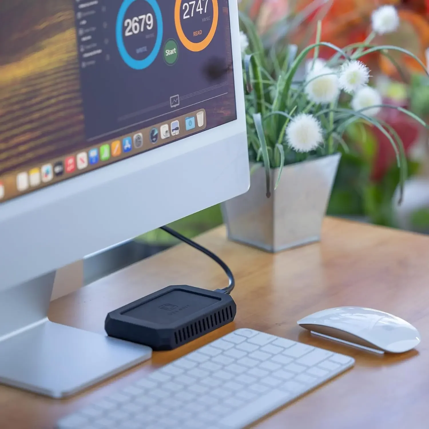 أثاث خارجي U34 Bolt 4 تيرابايت (USB4 40 جيجابت في الثانية) NVMe Thunderbolt 4 (USB-C) SSD محمول، حتى 2800 ميجابايت/ثانية