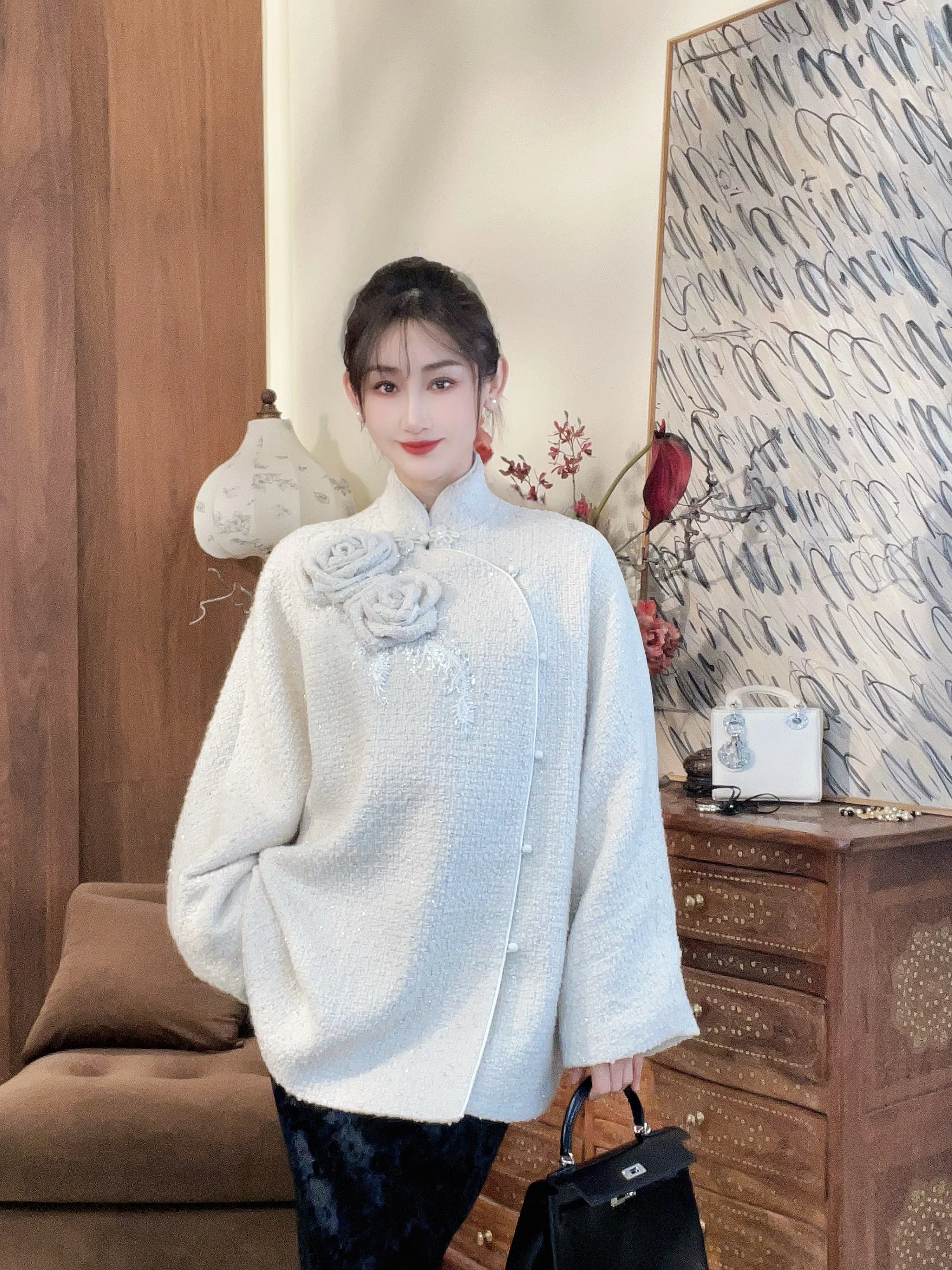 

Новая осенне-зимняя китайская шерстяная рубашка с тяжелой вышивкой, универсальная, длинная, с воротником-стойкой и одной пуговицей