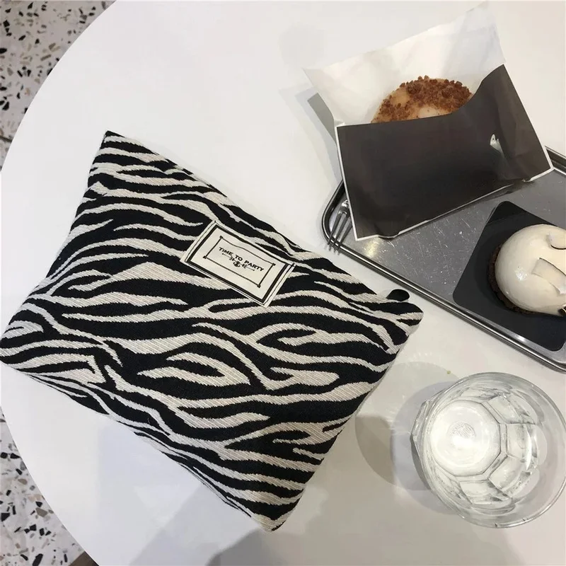 Borsa per cosmetici leopardata da donna grande borsa per il trucco con cerniera impermeabile in tela borsa per il trucco da viaggio per il lavaggio