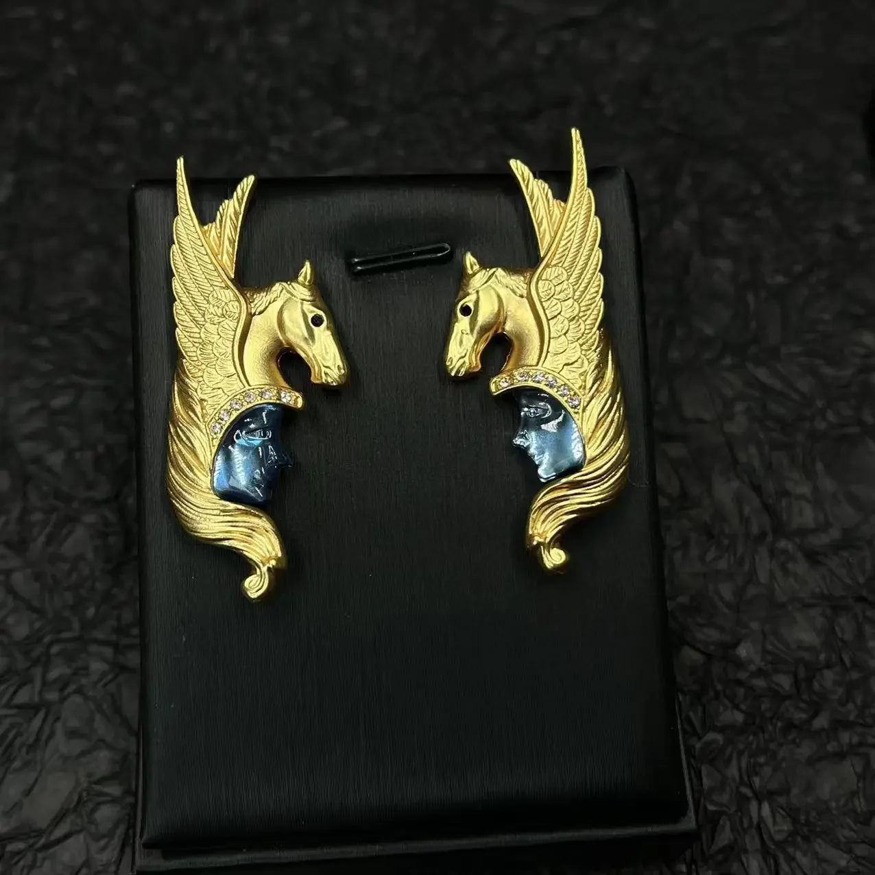 New Trend Vintage European and American Style Retro Elegant Niche Exquisite Craft Double Horse Human Face Exaggerated Design 202