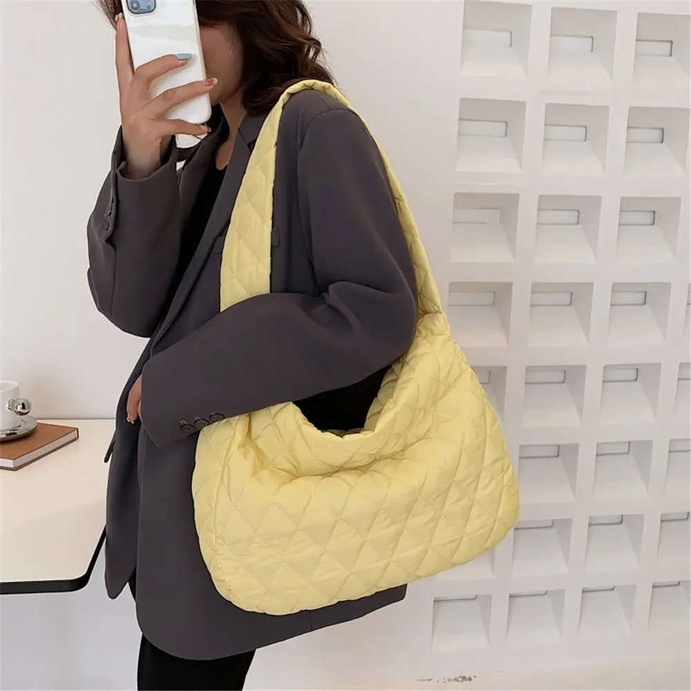 Women Large Capacity Plaid Shoulder Bag Tote Bag Winter Warm Lightweight Cotton Padded Bag Fashion Underarm Bags Puffy Handbag