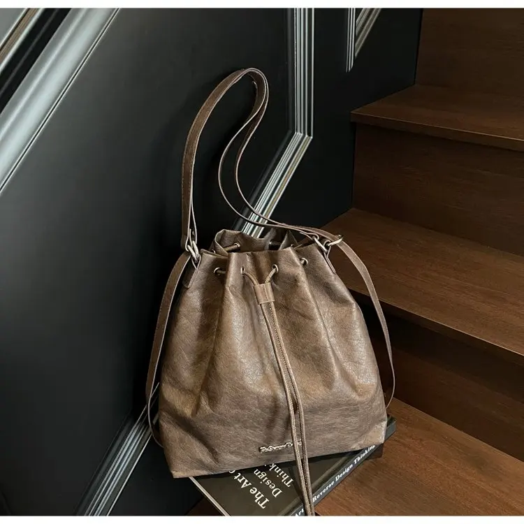 

2025 New 2501 Casual Fashion Niche Simple Strap Shoulder Bag High Sense Versatile Commuter Small Sachet