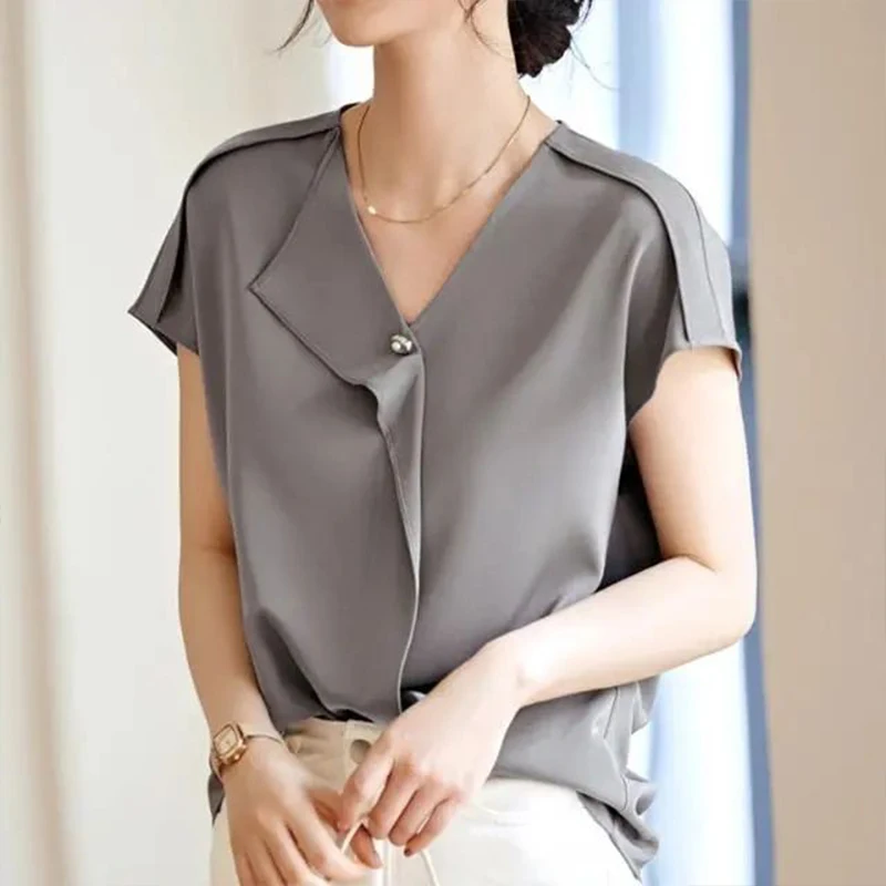 Summer New Solid Color Fashion Casual Loose Appear Thin Lady Short Sleeved Shirt Grey Grace Temperament Young Style Women\'s Top