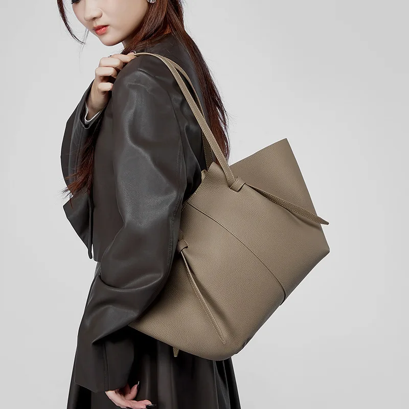 2025 new leather large capacity tote bag, leather women's bag, fashionable bat bag, versatile commuting bag, hand-held wing bag