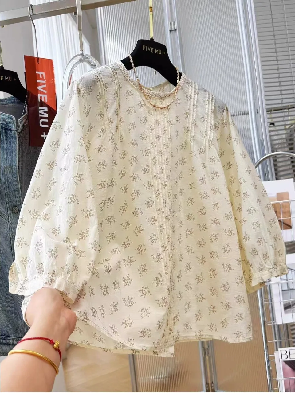 

Рубашка свободного кроя в корейском стиле с круглым вырезом и рукавом три четверти, с мелким цветочным принтом, повседневный топ для женщин из дышащего тонкого материала