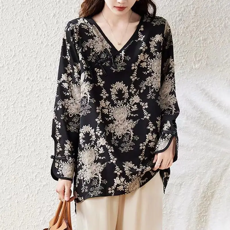 

Retro Printed V-neck Buckle Women's 2024 New Patchwork Button Fashion Loose Minimalist Office Lady Casual Long Sleeved Top