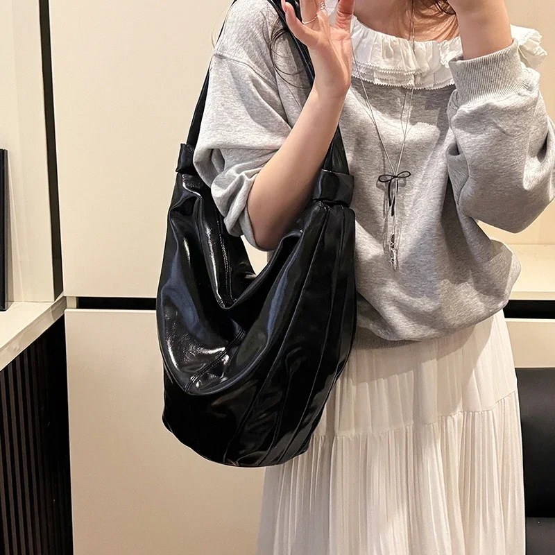 

Chic Designer Diaper Bag Women's Elegant Crossbody Handbag Luxury Leather Tote Minimalist Vintage Large Capacity Shopper