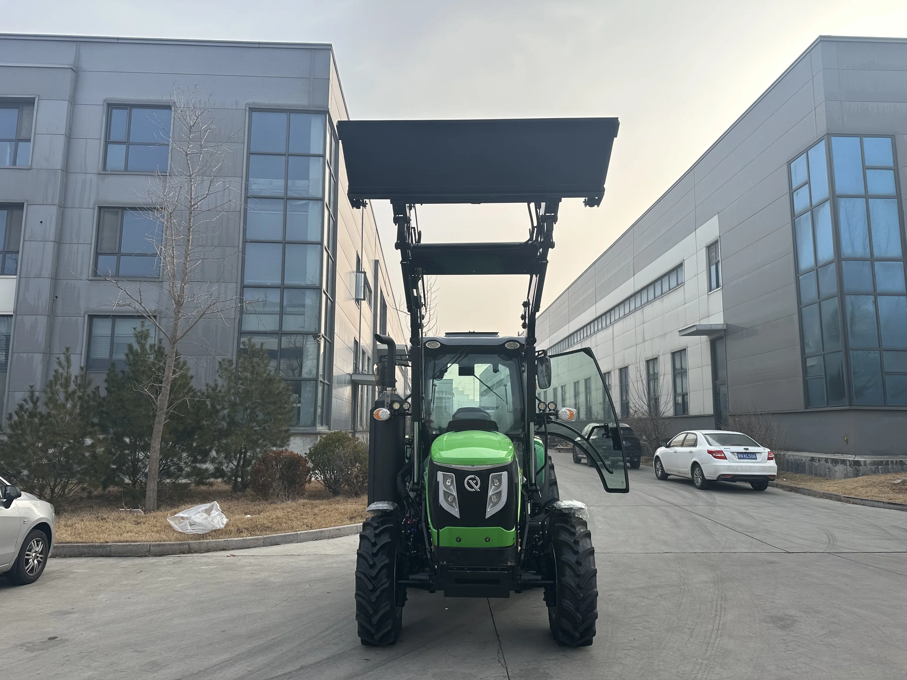 Agriculture Farm Tractor 90HP 100HP 110HP 120HP 130HP 4x4 Wheeled Front Loading/ Front End Loader With 4 in1 Bucket