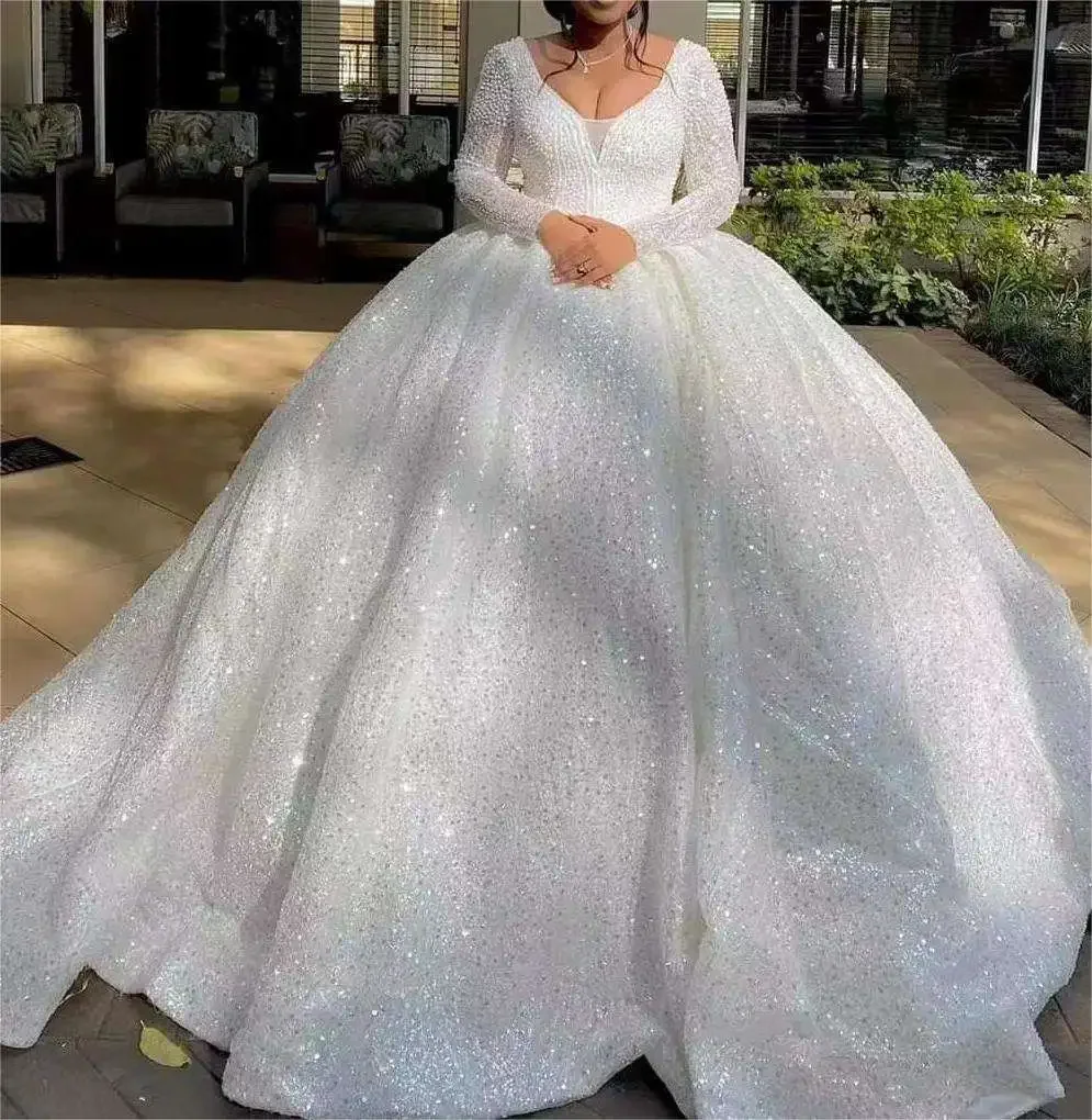 Personalizado decote em v pérolas completas vestido de baile vestidos de casamento para noiva dubai luxuoso mangas compridas robe de mariée vestido de noiva