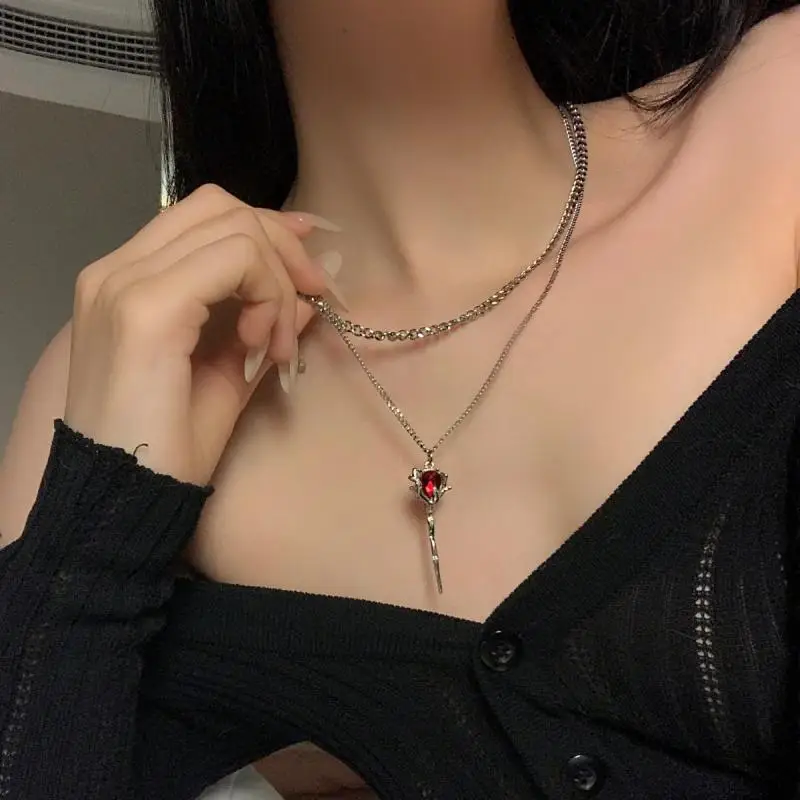 Collana con Ciondolo a Rosa Gotica Romantica per Donne e Ragazze, Accessorio Punk alla Moda, Regolabile