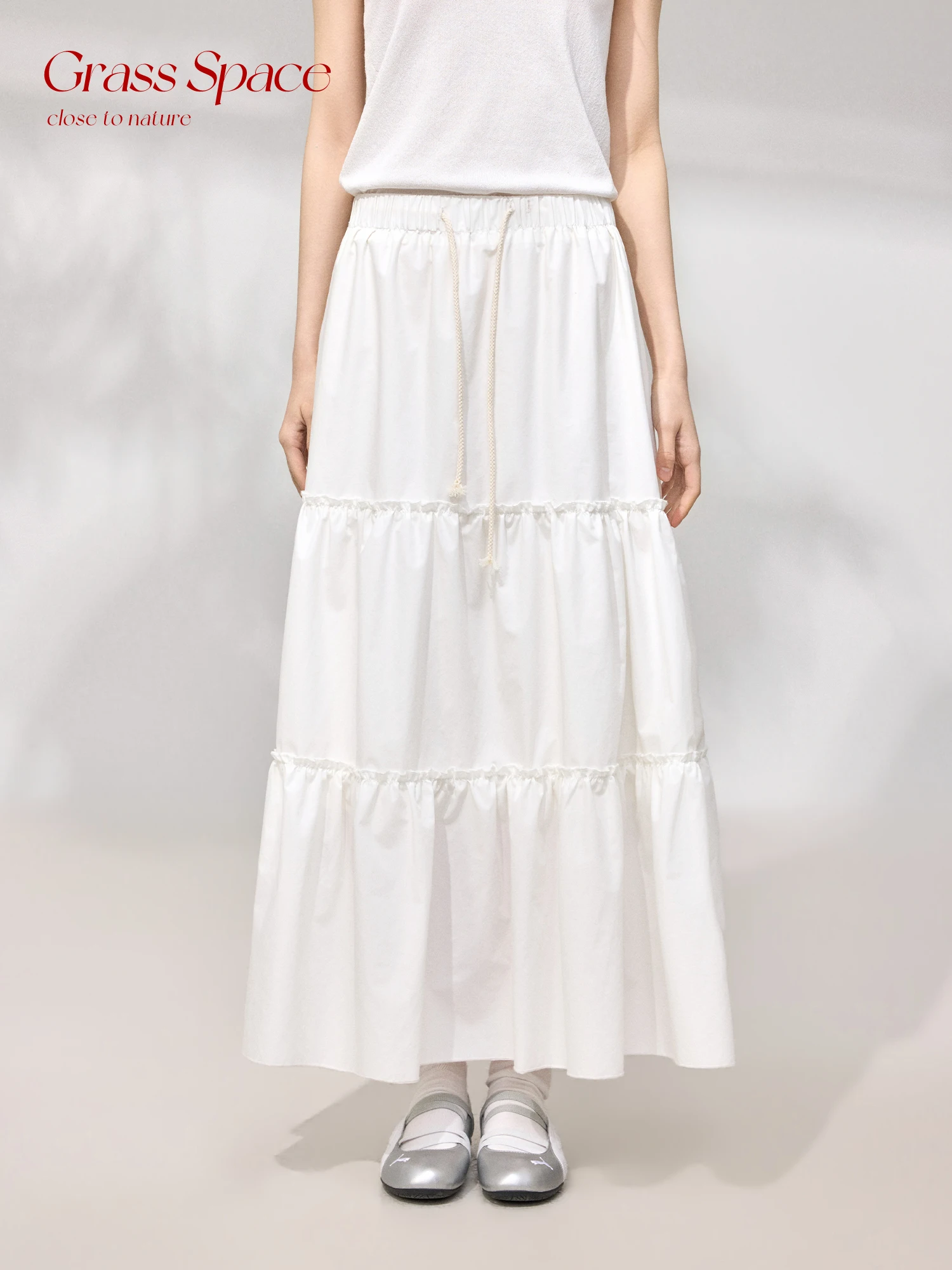 

Белая женская юбка А-силуэта для весны: универсальная, стройнящая, элегантная, многоярусная, с высокой талией, повседневная, в уличном стиле