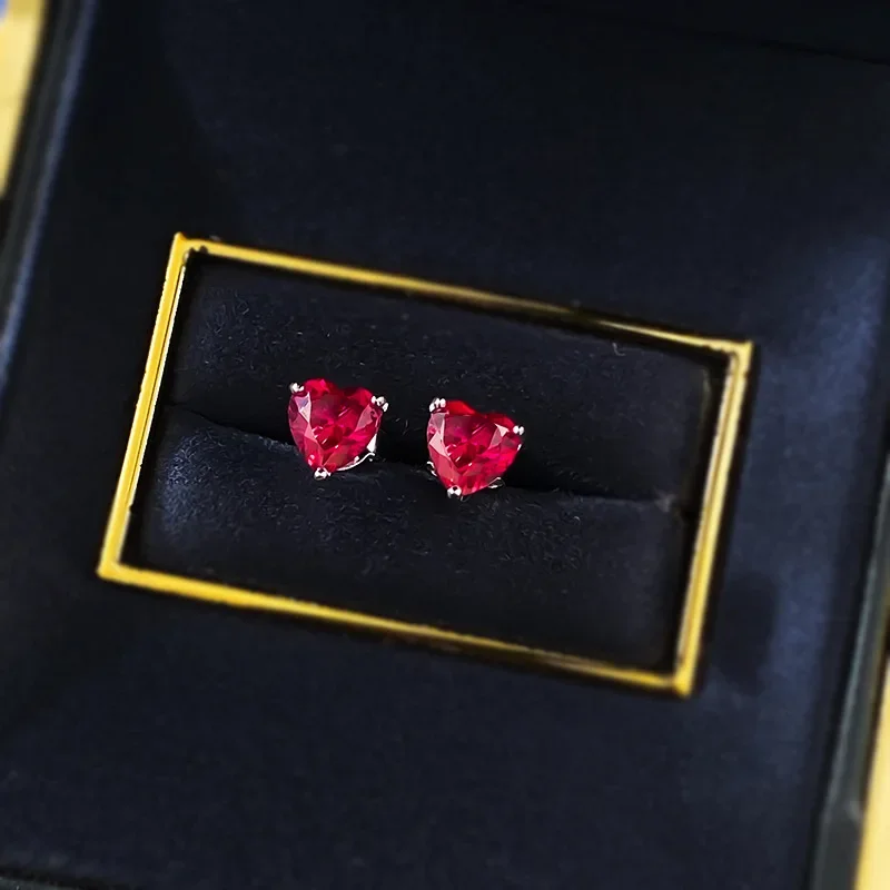 

Новые серебряные серьги S925 6*6 с красными бриллиантами в форме сердца Голуби Кроваво-красное сердце Простая и милая прямая трансляция. Ювелирные изделия