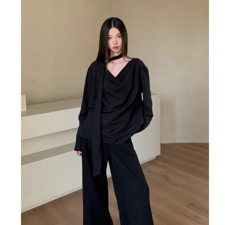 

Stylish Simple V-neck Black Long-sleeve T-shirt Ribbon Detail New Asymmetric-shoulder Ruched Shirt Women's Trendy Urban Outfit