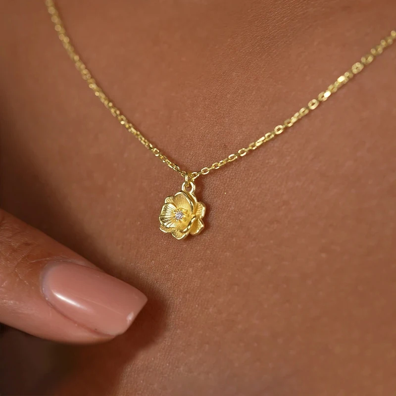 Huitan Fancy Goldfarbene Blumen-Anhänger-Halskette mit rundem Zirkonia, neues Design, Damen-Hochzeitsaccessoires, trendiger Schmuck
