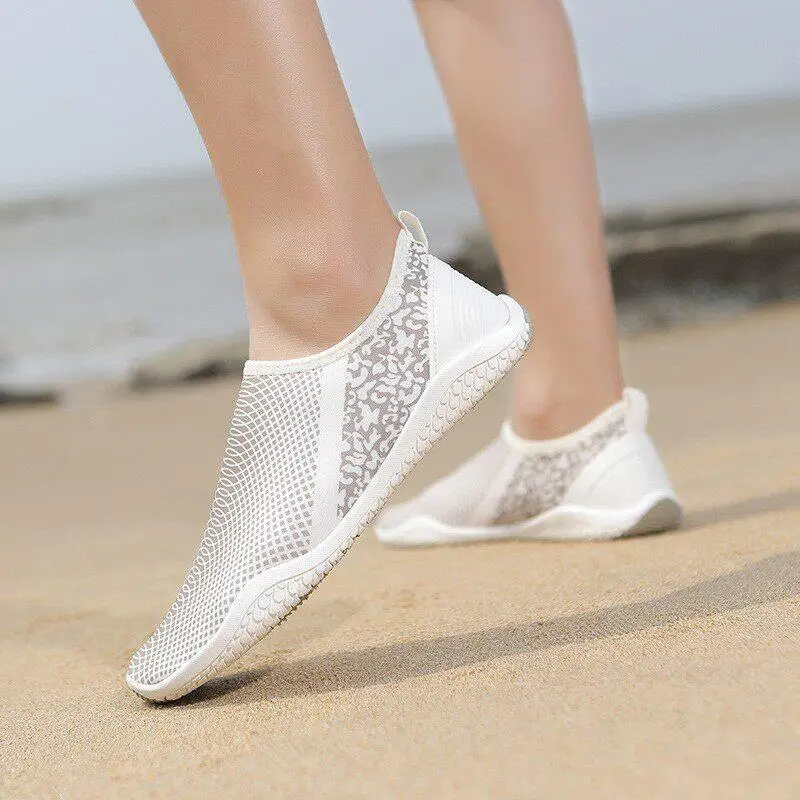 

New Outdoor Breathable Wading Shoes Slip-On Water Resistant Diving Beach Shoes Hiking Swimming Shoes Cuts Proof Mesh Inner