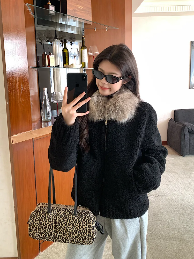 

OOKSTUDIOS Women's Lamb Fur Collar Jaet Bla Faux Fur Warmth Long Sve Loose Fit Korean Sle Winter New Arrival