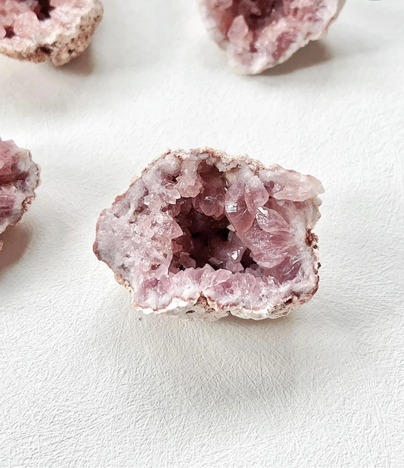 

Natural Argentine Pink Geode Crystal Cluster Healing Stone Reiki Mineral Specimen Quartz Home Decor