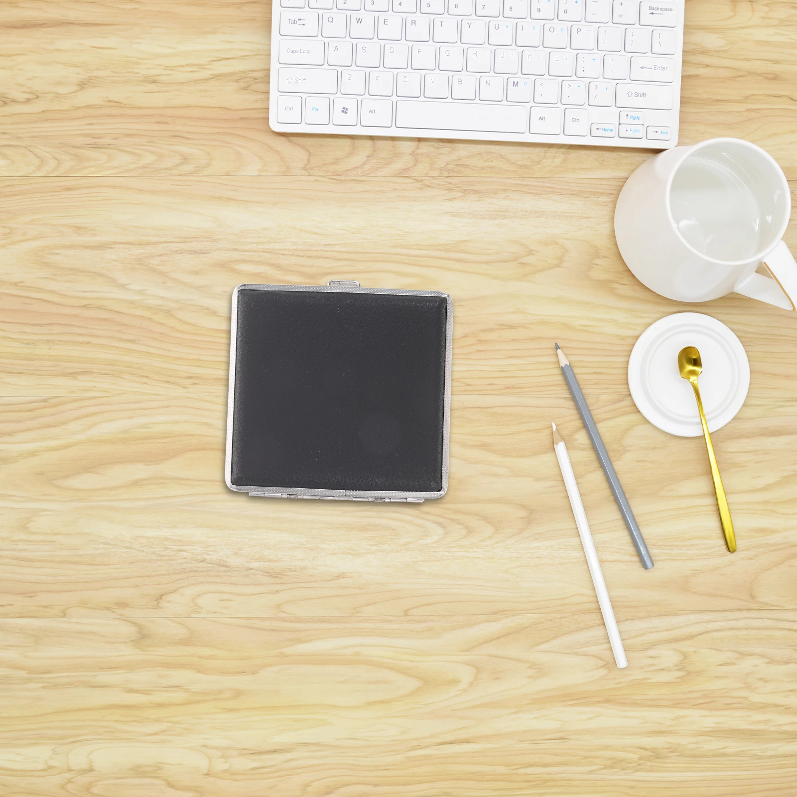 

1pcs Exquisite Portable Cigarette Holder For Men Travel Box With Buckle Design Durable Washable Cigarette