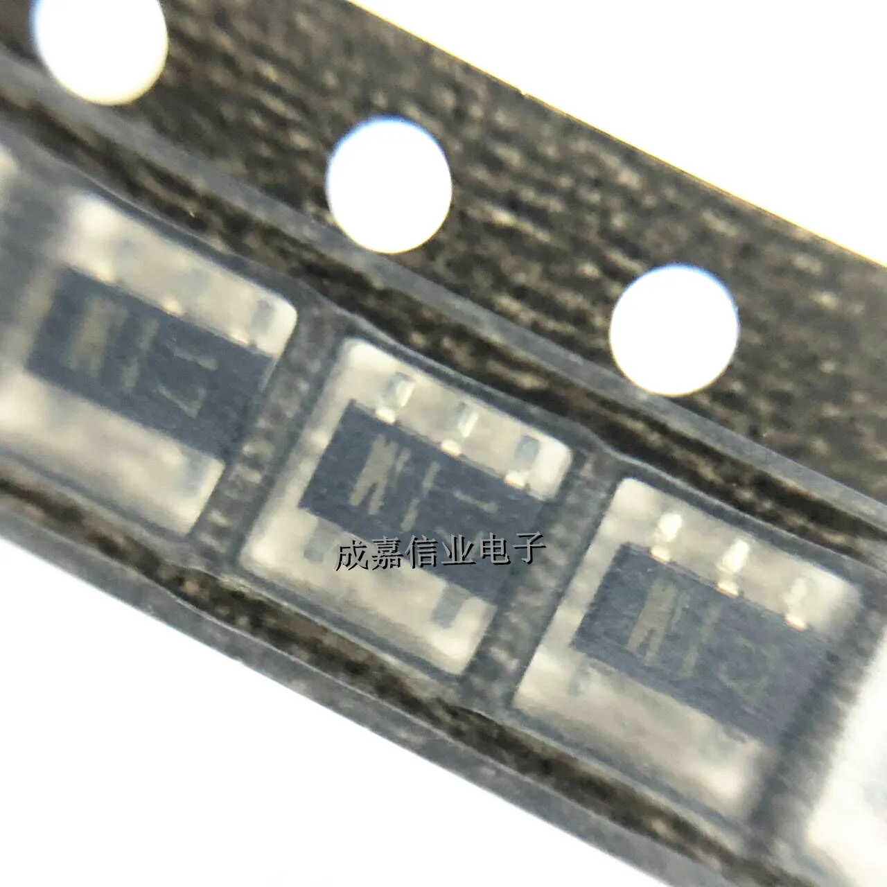 100pcs/Lot FMW1T148 SOT-23-5 MARKING;W1 Bipolar Transistors - BJT TRANS GP BJT NPN 50V 0.15A 5PIN