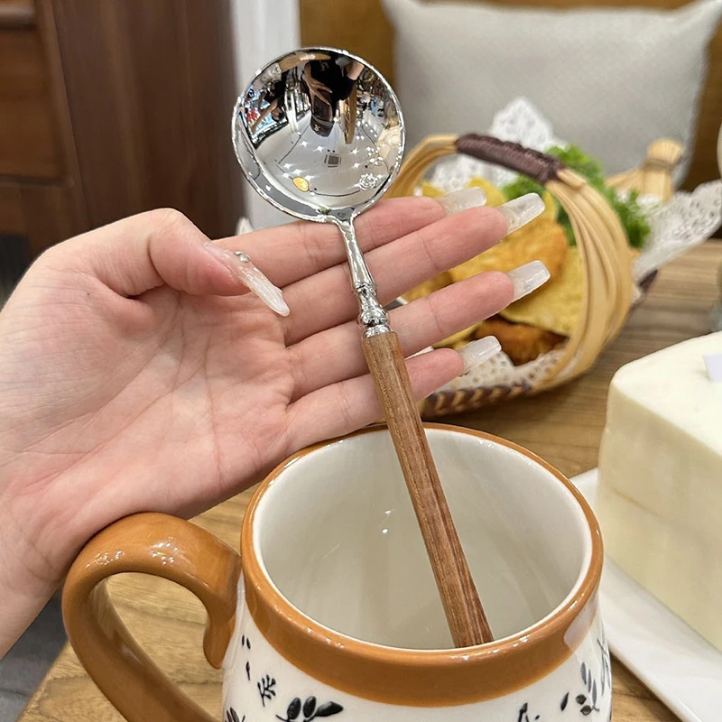 جديد 1 قطعة أدوات المطبخ ملاعق الحلوى الهدايا الرجعية سانت القلعة ملعقة شوربة مقبض طويل أدوات المائدة الفولاذ المقاوم للصدأ ملعقة مستديرة